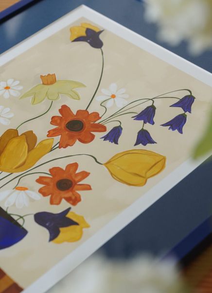 TPC Frankie Penwill, Colourful Bunch in Blue Vase 30x40 cm